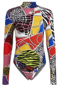 Långärmad bodysuit med hög krage, som har ett livfullt abstrakt mönster i olika färger, djurmönster och geometriska former.