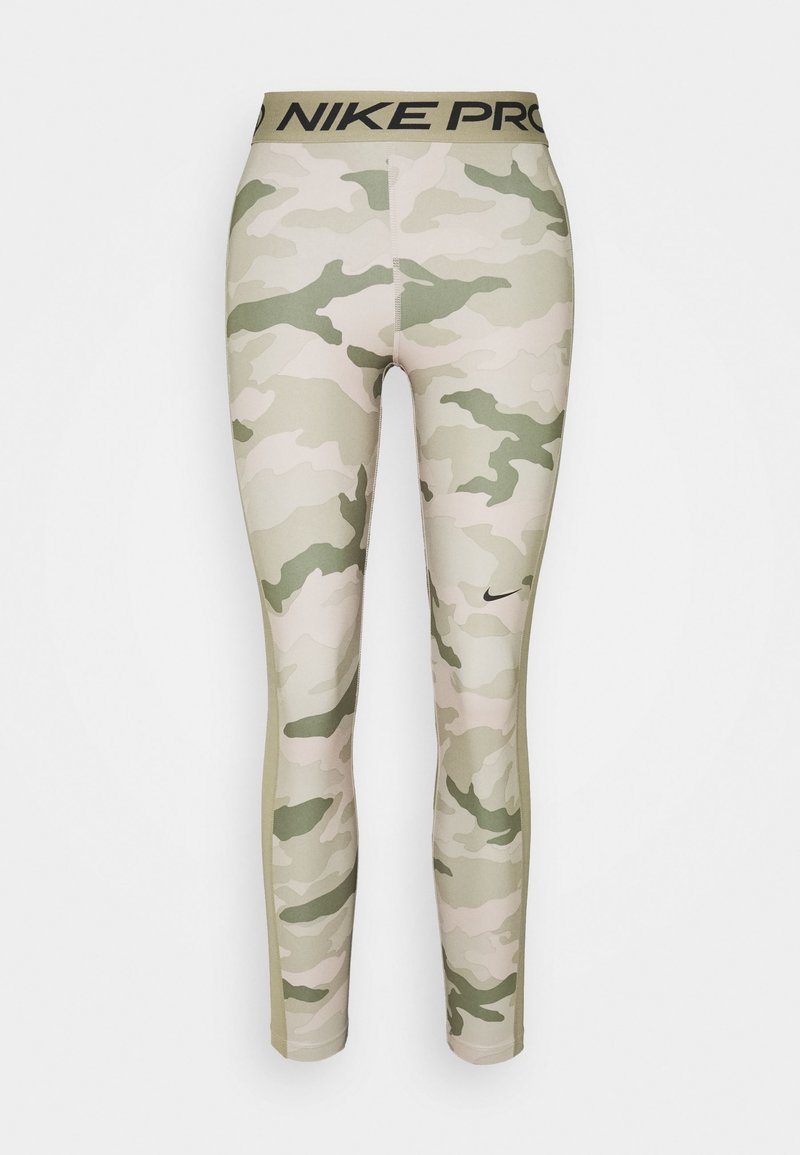 Leggings con motivo mimetico in verde chiaro e beige, con una fascia in nero "NIKE PRO". Realizzati in materiale elastico e morbido per il massimo comfort.