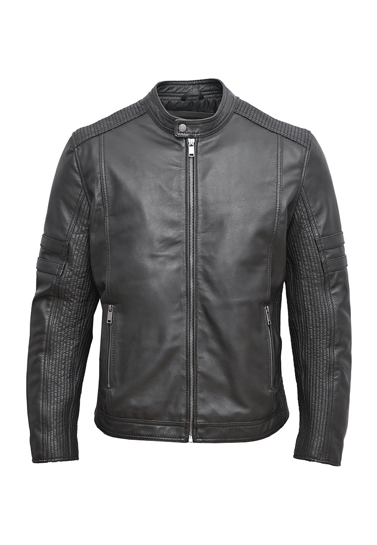 Chaqueta de moto de cuero negra con un diseño ajustado, acentos de hombro acanalados, cierre de cremallera en la parte delantera y bolsillos laterales, y mangas texturizadas.