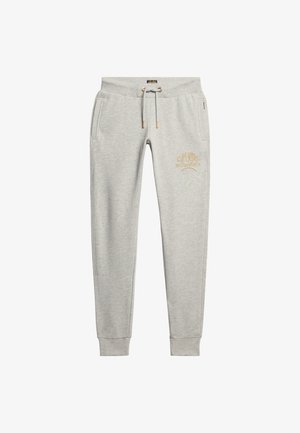 Lysegrå sweatpants med snoretræk i taljen, sidelommer og et guld broderet logo på venstre lår. Blødt stof, tapered ben design.