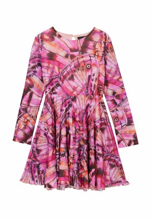 Różowa sukienka z długim rękawem, z nadrukiem motyli, plisowanym dołem, okrągłym dekoltem i zapięciem na zamek z tyłu. Gładki materiał w intensywnych kolorach.