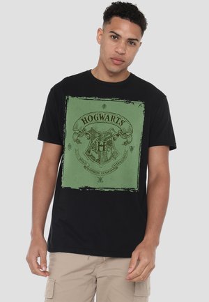 Cotton Soul, HARRY POTTER HOGWARTS CREST ON GREEN PARCHMENT - T-Shirt print - black