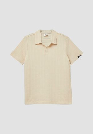 Creme kleurig polo shirt met korte mouwen, geribbelde textuur, verticale strepen en een drie-knopssluiting. Merktag op de linkermouw.