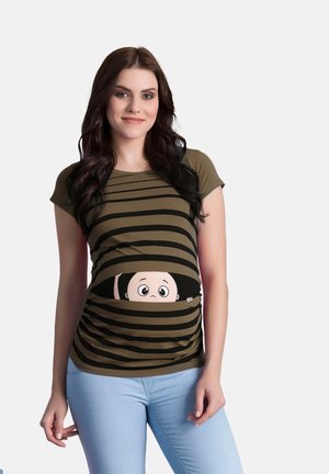 Gestreiftes khakifarbenes T-Shirt mit einem Cartoon-Gesicht, das durchs Ausschnitt am Taillenbereich schaut. Kurze Ärmel und ein weicher, dehnbarer Stoff.