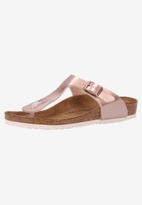 Roségull thong sandal med en metallisk stropp, kork fotbed, lett gummisåle og justerbar spenne. Glatt tekstur og minimalistisk design.