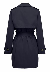 Trench-coat bleu marine foncé avec ceinture, rabat coupe-vent à l'arrière, manches longues et poignets boutonnés, vu de dos.