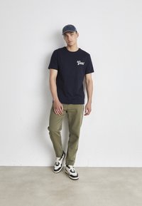 Camiseta De Hombre Bordada Graphic De Manga Corta · Gant · El