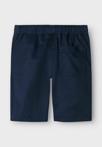 Shorts bleu marine avec une taille élastique et une poche arrière. Fabriqués en tissu léger, avec une texture simple et lisse.
