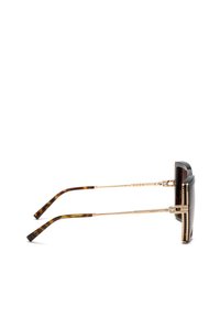Lunettes de soleil carrées noires avec des détails dorés sur des montures épaisses et des branches fines dorées avec des embouts marron en écaille.