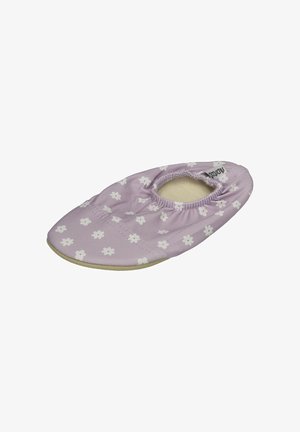 Lilac slip-on slipper with white floral pattern and elastic opening, soft beige sole, and fabric tag on the upper edge.