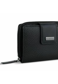 Cartera de cuero negro con superficie texturizada, que cuenta con un cierre de cremallera, forma rectangular y un acento de logo plateado.
