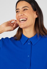 Damart UNI GAUFRÉ - Overhemdblouse - bleu