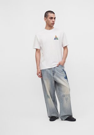 HUF, PRISM TEE UNISEX - T-shirt imprimé - white/burnt orange
