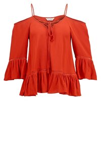Blouse rouge avec un style décolleté, manches courtes évasées, détail à nouer à l'avant et ourlet à volants. Le tissu semble léger avec une finition texturée.