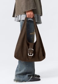 BUCKLE SHOULDER BAG - Ručna torba - dark mole