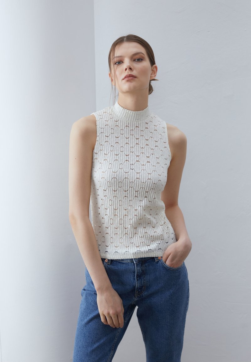 Anna Field Top - off-white