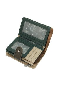 Cartera verde y beige con una textura suave, que presenta un cierre de cremallera, compartimentos para tarjetas y dos ventanas transparentes para identificación.
