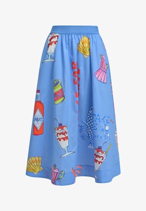 Blauer Rock mit bunten Illustrationen von Lebensmitteln und Getränken, darunter Cocktails, Tabasco-Flasche, Muscheln und Fische, die überall gedruckt sind.