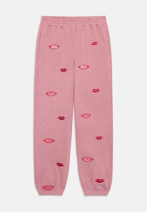 Rosa Sweatpants mit verstreutem gesticktem Lippenmuster in Rot- und Rosatönen, mit elastischem Bund und Bündchen an den Knöcheln.