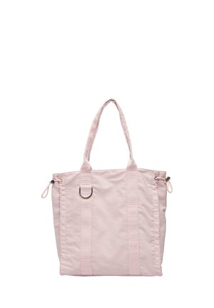 Roze stoffen draagtas met twee korte handvatten, een gestikt logodetail en trekkoorden aan de zijkanten. Zachte textuur en rechthoekige vorm.