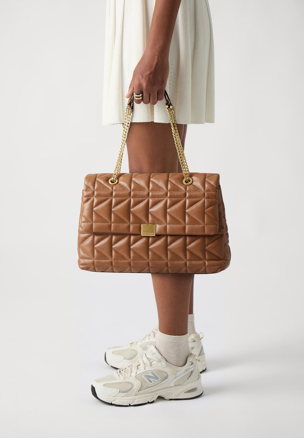 KUILT SHOULDER BAG - Tote bag - terra