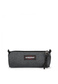 Grau Federmäppchen aus strukturiertem Stoff, mit einem Reißverschlussverschluss und einem Eastpak-Logopatch auf der Vorderseite. Kompakte zylindrische Form.