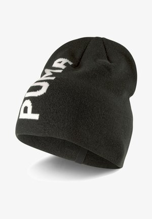 Gorro de punto negro con un gran logo blanco de "PUMA" en la parte frontal. Textura suave, forma redondeada con una ligera caída en la parte superior.