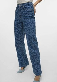 High-waisted denim jeans in het blauw met een donkerblauw luipaardprintpatroon, met een recht model en voorzakken.