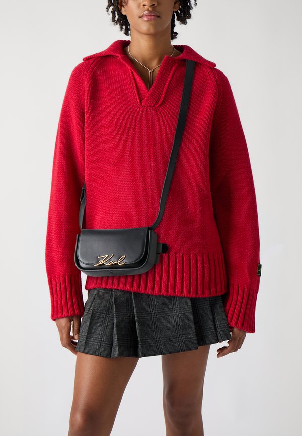 SIGNATURE BELT BAG - Cross body bag