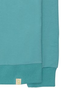 Camicia a maniche lunghe turchese con una consistenza liscia, dotata di polsini a costine e un'etichetta con un logo sull'orlo inferiore.