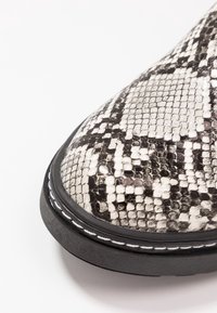 Tamaris Botines con plataforma - grey