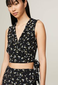 Tommy Jeans FLORAL   - Blusa - spring floral