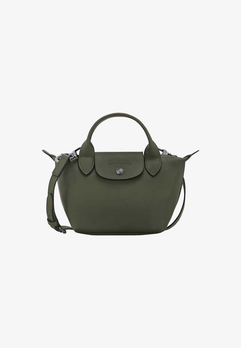 Olivgrüne Lederhandtasche mit runder Form, doppelten Obergriffen, abnehmbarem Schulterriemen und Druckknopfverschluss. Mit dezentem Logo-Detail.