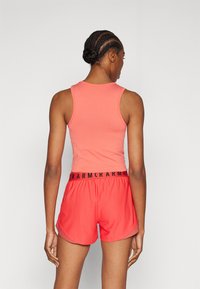 Under Armour TRAIN SEAMLESS - Top - coho/white