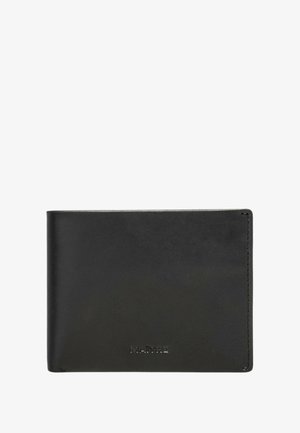 Černá kožená peněženka s hladkým povrchem, skládací design, zvýrazněná embosovaným názvem značky na spodní straně. Minimalistický vzhled.