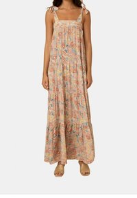 Robe maxi avec un décolleté carré, des bretelles fines et un motif floral dans des couleurs pastels. Fabriquée en tissu léger avec un design à volants.