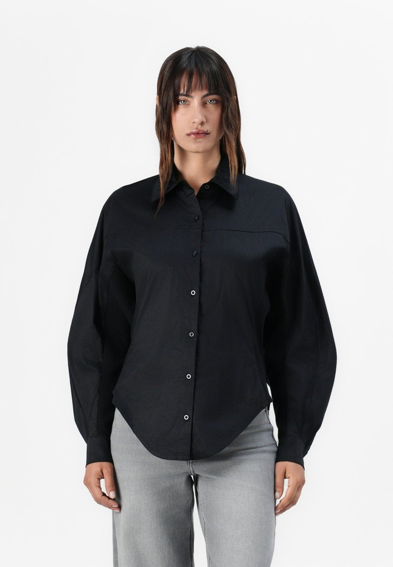 Holzweiler Overhemdblouse zwart Holzweiler Overhemdblouse zwart