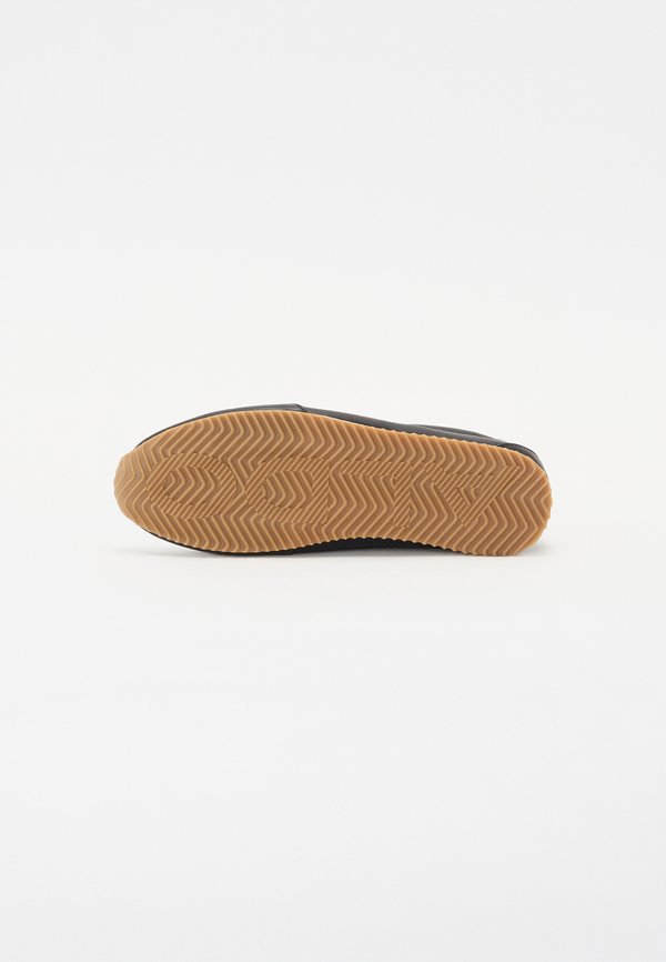 CAREFREE - Trainers4