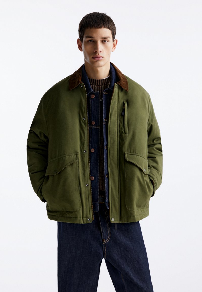 PULL&BEAR QUILTED WITH A COLLAR Übergangsjacke khaki Zalando.at