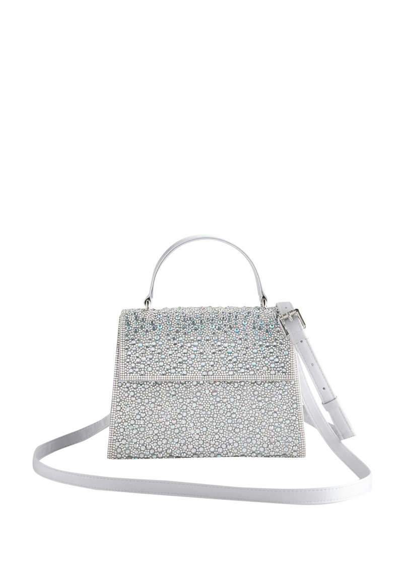 Zilveren handtas bedekt met reflecterende strass-steentjes, met een gestructureerde vorm, een handvat bovenop en een afneembare witte schouderriem.