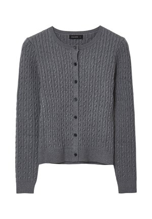 Cardigan grigio lavorato a maglia con motivo a trecce, scollo a girocollo, maniche lunghe e chiusura frontale con sei bottoni neri.