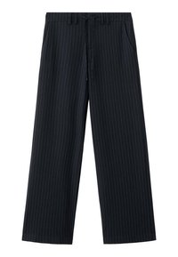 Pantaloni evazați de culoare bleumarin închis cu dungi verticale. Au buzunare laterale, față plată și o talie cu bucle pentru curea.