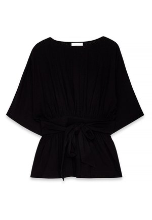 Blusa nera con una vestibilità ampia, maniche a farfalla e una cintura legata davanti. Realizzata in tessuto leggero con una leggerissima texture e dettagli arricciati.