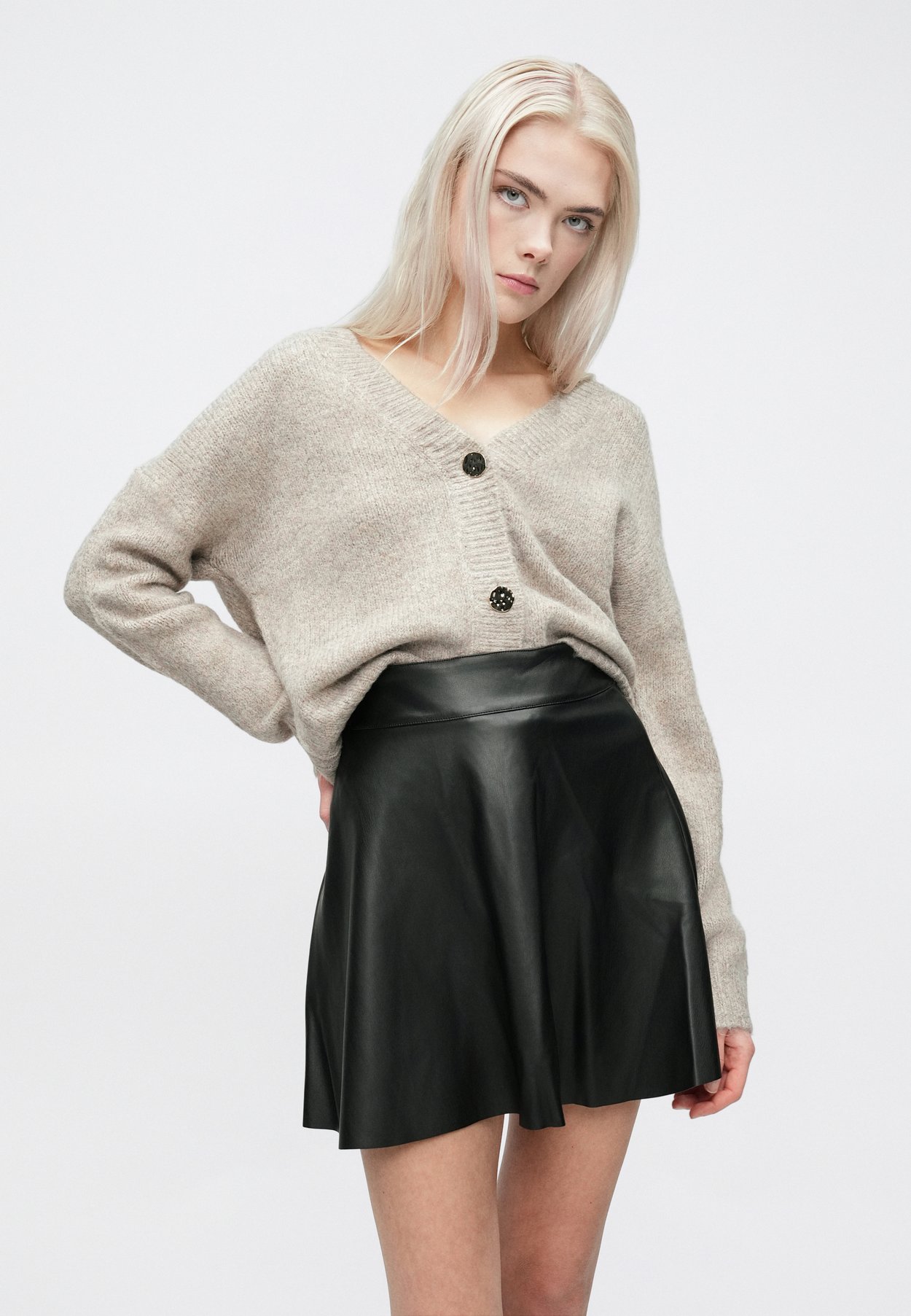 ONYZOEY CARDIGAN