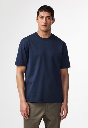 Mörkblå bomull T-shirt med rund halsringning och korta ärmar, med en avslappnad passform och enkel tygtextur.