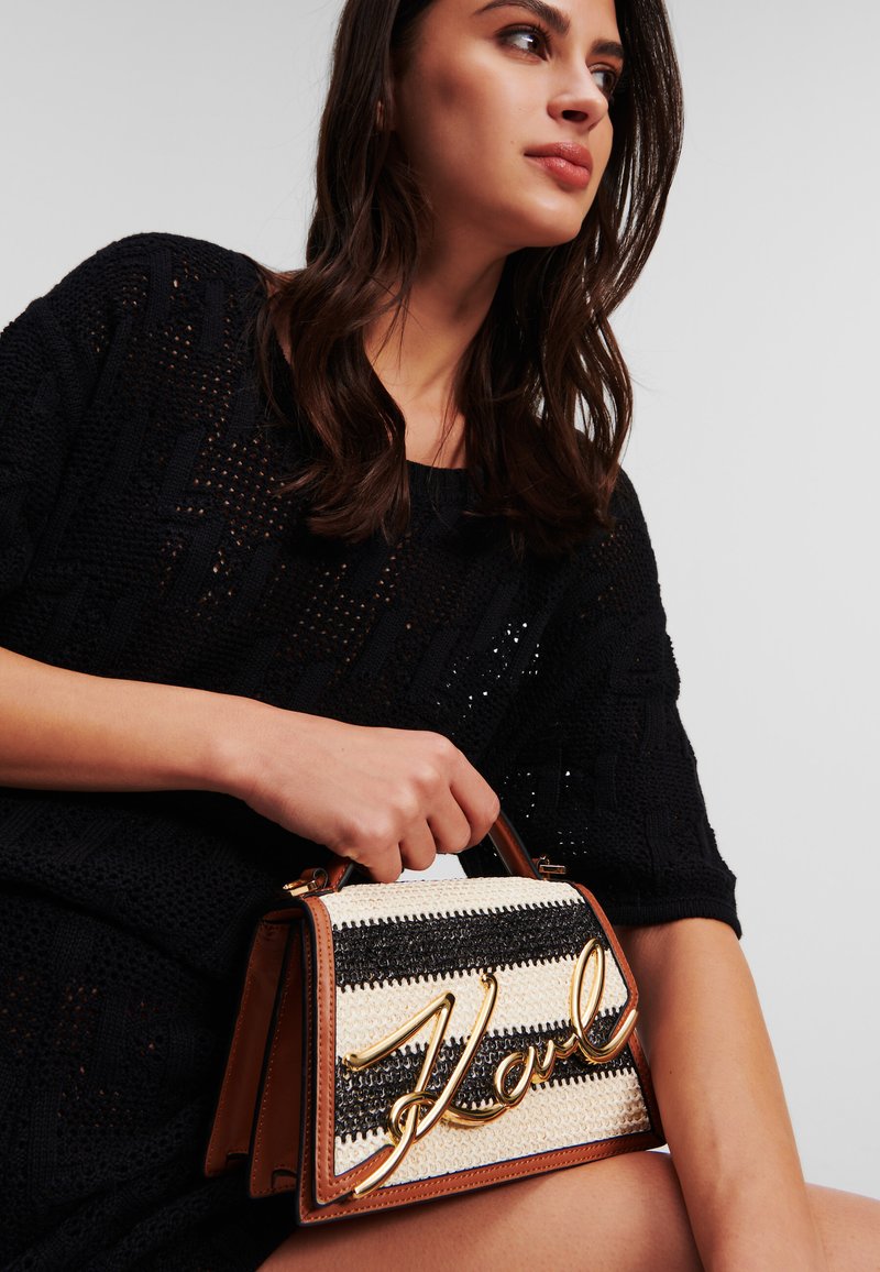 KARL LAGERFELD SIGNATURE 2.0 SM CB RAFFIA - Handtasche - natural sudan brown