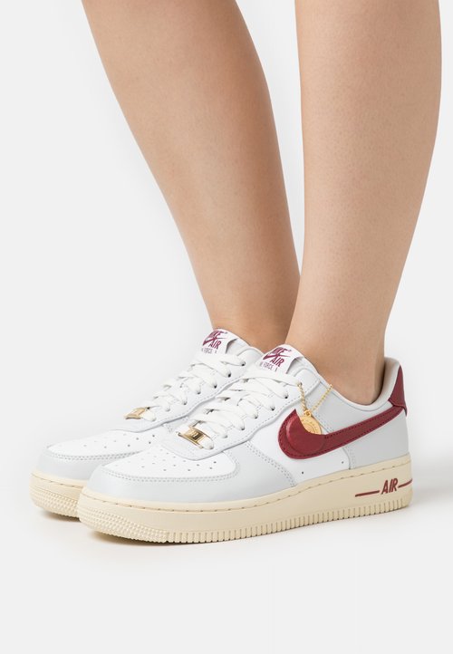 Nike Sportswear AIR FORCE 1 07 Matalavartiset tennarit coconut milk