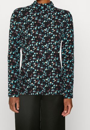 Dopasowana czarna bluzka z długim rękawem i wysokim kołnierzem, zdobiona rozproszonym wzorem małych niebieskich, białych i bordowych kropek.