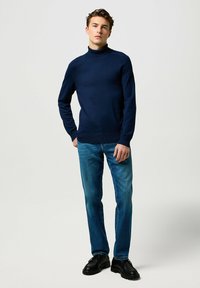 Wrangler LONG SLEEVE TURTLENECK FOR REGULAR FIT - Strickpullover - navy