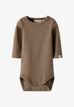 Body bébé marron à manches longues avec un col rond et des boutons-pression à l'entrejambe, fabriqué en tissu doux et extensible.